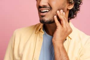 Man experiencing jaw pain from cyst in Pasadena, CA